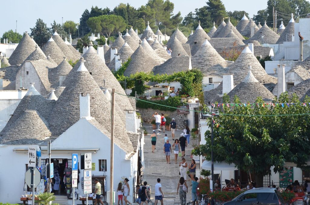 Rue de trulli à Alberobello, dans la Valle d’Itria