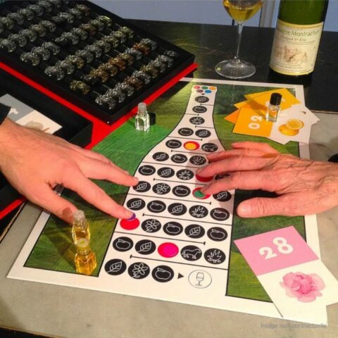 Partie du jeu du Nez du Vin avec le coffret 54 arômes